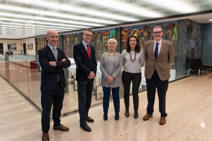 De izquierda a derecha: Javier González Moreno, Emilio de Domingo Angulo, María Jesús Delgado de Liras, Laura Sebastián Vega, y José Ángel Pérez Álvarez.