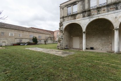 El Hospital de la Concepción permanece completamente desangelado.