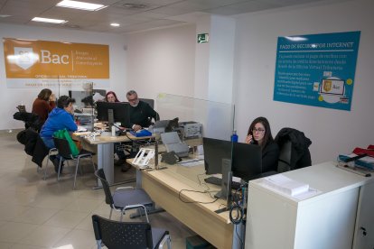 Instalaciones de atención al contribuyente, registro y padrón en la calle Sonsoles Ballvé de Burgos, tras su reapertura en febrero de 2024.