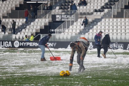 Limpiando nieve en El Plantío.