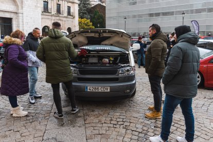 Cocentracion de vehículos modificados en Burgos.