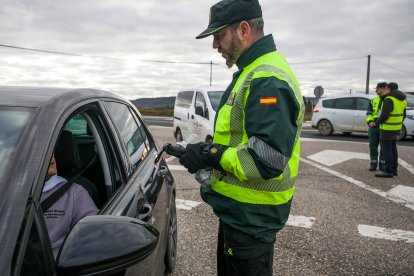 Imagen de un control de la Guardia Civil de Tráfico.