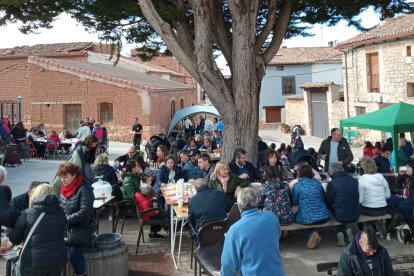 Así de abarrotada lucía la plaza de Torrepadre en la anterior edición del concurso de olla ferroviaria.