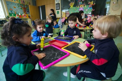 En las aulas de Jesús María los niños pueden aprender, socializar y divertirse.