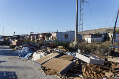 Basura acumulada en los aledaños del poblado de El Encuentro en la capital burgalesa.