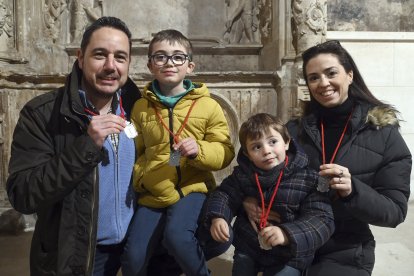 La familia Sáez Vicario en la Iglesia de San Gil.