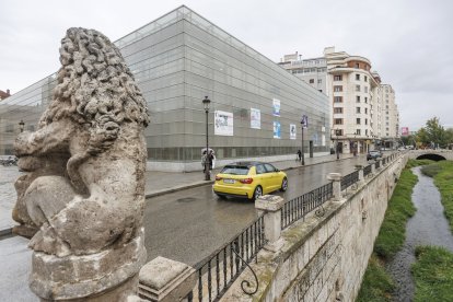 La calle San Lesmes es uno de los límites de la Zona de Bajas Emisiones.