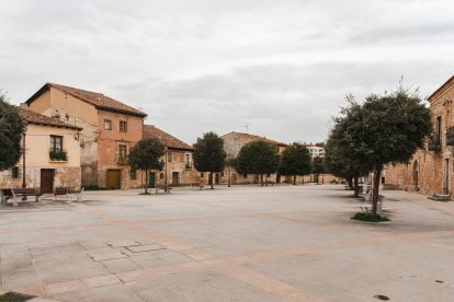 Vista general de la plaza del Sobrado, en la capital burgalesa, junto al Rectorado de la Universidad de Burgos.