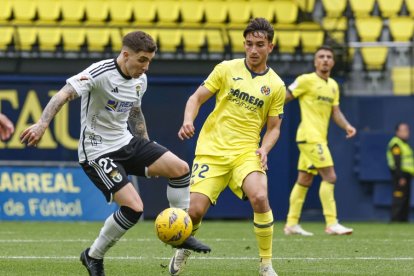 Joni Montiel, durante el partido contra el Villarreal B.