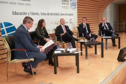 Pablo R. Lago, Miriam Andrés, Pablo Junceda, Conrado Íscar y Jesús García-Cruces.