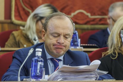 Fernando Martínez-Acitores, durante el pleno del Ayuntamiento de Burgos, de abril.