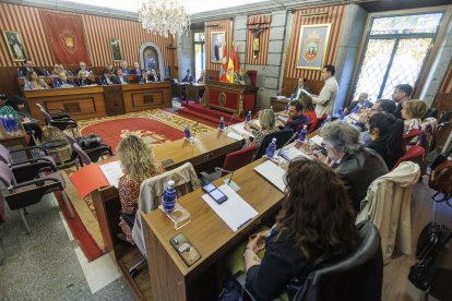 Grupo municipal socialista, durante un momento del Pleno ordinario del mes de abril en el Ayuntamiento de Burgos.