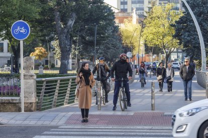 Andando Burgos realiza un informe analizando vías ciclistas conflictivas para el peatón