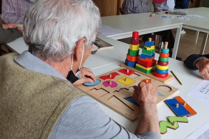 Imagen de una de las actividades organizadas por Afar con personas enfermas de Alzheimer