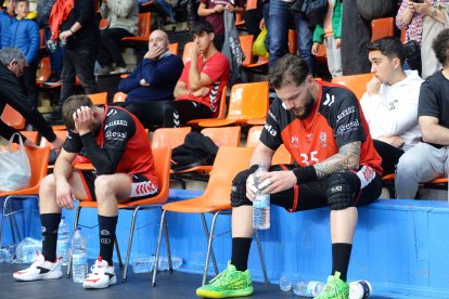 Tristeza en el banquillo al ver el ascenso desfilar por Burgos de camino a Guadalajara.