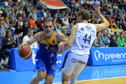 Imagen del partido entre el San Pablo Burgos y el Fuenlabrada.