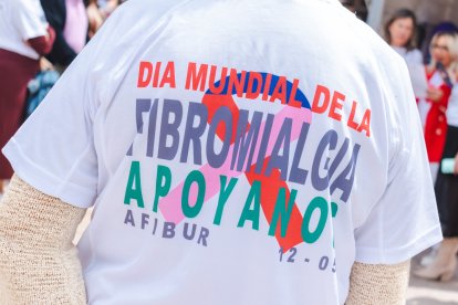 Celebración del Día Internacional de la Fibromialgia en la Plaza Mayor de Burgos.