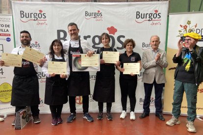 Imagen de los premiados en el Concurso de Tortilla de Patatas de Burgos Alimenta 2024