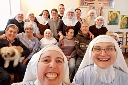 Foto de familia que compartían ayer por la noche las clarisas de Belorado en su recién creada cuenta de Instagram.