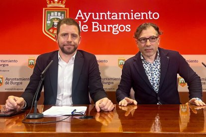 Josué Temiño y Julio César Arnaiz durante la última rueda de prensa en la sala del Ayuntamiento de Burgos.