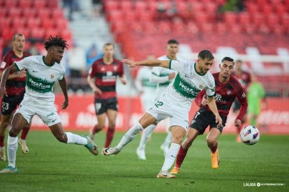 Imagen del partido entre el CD Mirandés y el Elche.