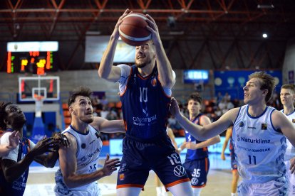 Imagen del partido entre el Tizona y el Guuk Gipuzkoa.
