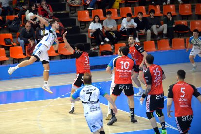 Imagen del partido entre el UBU San Pablo y el Valinox.