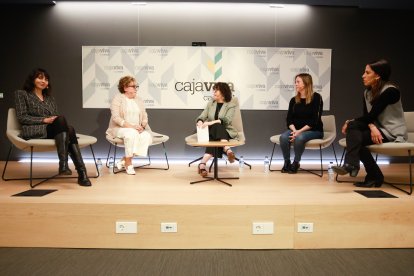 María Merino, Consuelo Fontecha, Rosalía Santaolalla, Verónica Calderón y Lidia Campo.