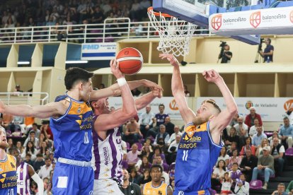 Imagen del partido entre el UEMC Valladolid y el Longevida San Pablo Burgos.