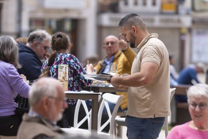 El sector servicios acapara en Burgos las mayores tasas de desempleo.