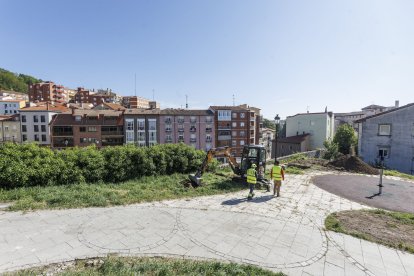 Las catas arqueológicas se están desarrollando junto a la muralla en las cercanías de la calle Corazas.