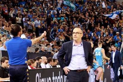 Ocampo, en la banda durante la semifinal con Estudiantes.