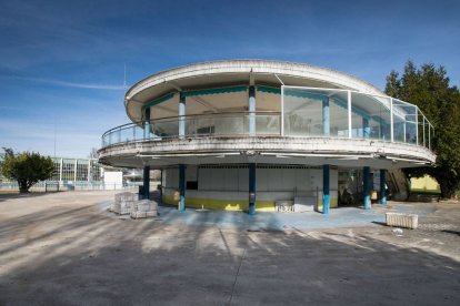 Estado del edificio central de las piscinas de verano de El Plantío.