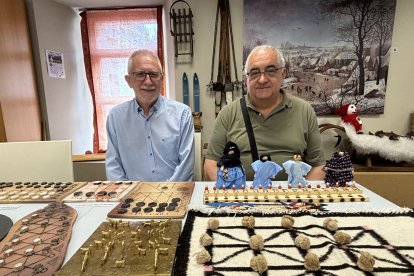 Carlos de la Villa (derecha) junto a Gregorio Cámara de la junta directiva de La Tanguilla