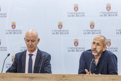 José Miguel García, vicerrector de Investigación y Transferencia del Conocimiento de la UBU, y Jesús Sanz, vicepresidente de la Asociación de Artesanos Alimentarios de Castilla y León, presentaron el nuevo título universitario de afinador de quesos.