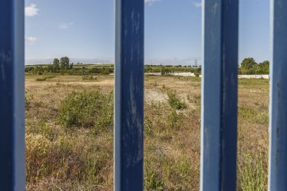 Terrenos de los antiguos depósitos de la CLH, en las cercanías del Hospital del Rey.