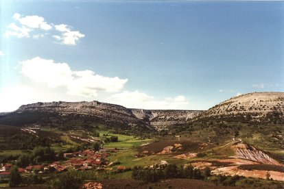 Vista panorámica de Carazo a los pies de la peña. A enfrente el collado de xx, a la izquierda Soncarazo y a la derecha, San Carlos.