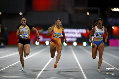 Imagen de la final de 100 metros femenino.