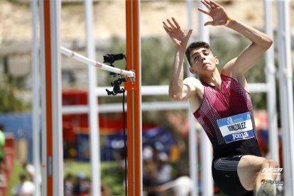 David González en uno de sus saltos.