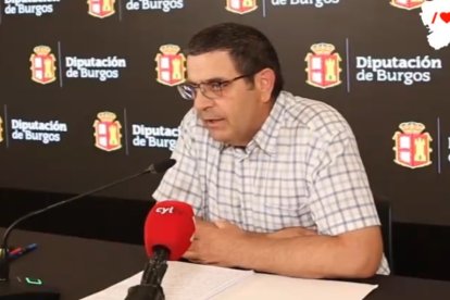 El viceportavoz provincial del PSOE, Javier Lezcano, en la sala de prensa de la Diputación.