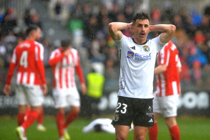 Imagen de Matos durante un partido con el Burgos CF.