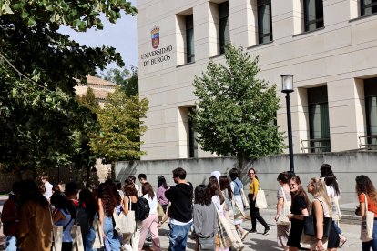 Imagen de estudiantes de la UBU.