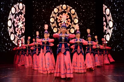 Conjunto  Folklórico Nacional República de Kazajistán.