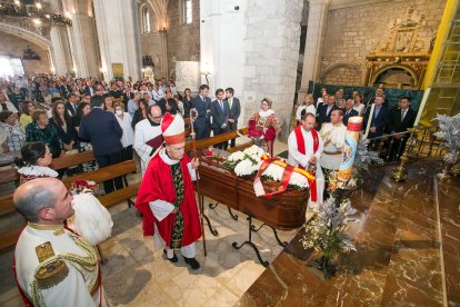 Funeral con honores de José María Peña en la iglesia de San Lesmes.