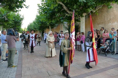 Procesión en honor de Doña Violante en roa.