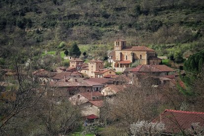 La localidad de Escalada, se asoma a las hoces del Alto Ebro y el Rudrón.