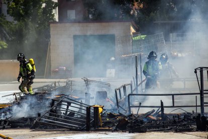 Los Bomberos de Burgos intervienen en el incendio.