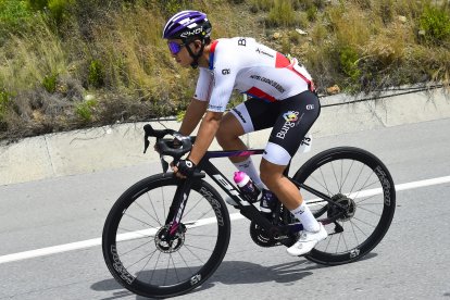 Jambaljamts Sainbayar lució el maillot de campeón nacional en la primera mitad de la temporada.