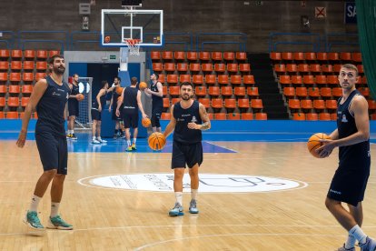 Tres exjugadores: Dani Díez, que jugó en el San Pablo y vuelve y Cuevas y Cremo, con pasaporte Tizona.