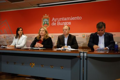 De izquierda a derecha: Andrea Ballesteros, Cristina Ayala, Fernando Martínez-Acitores y Juan Manuel Manso, durante la presentación del plan de talento del Ayuntamiento de Burgos.